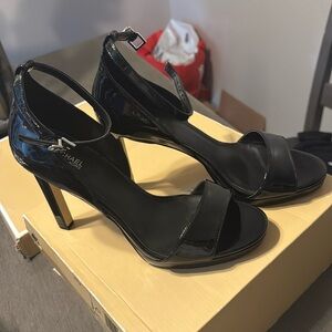 Black Michael Kors heals